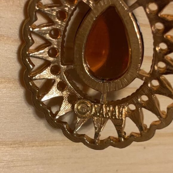 Sarah Cov Signed Gold Tone Amber Color Teardrop Pendant Acrylic Stone - Picture 4 of 4